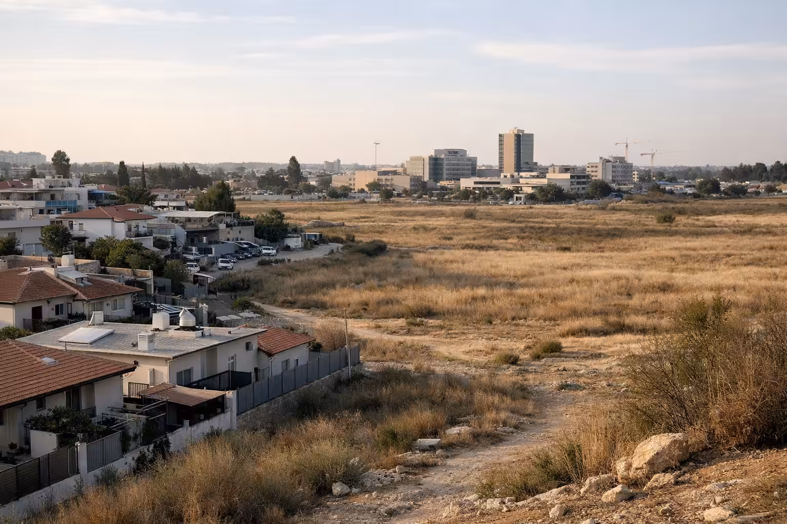 לא רק תוכנית בנייה: למה מאבקים מקומיים הפכו לצוואר הבקבוק החדש של הנדל״ן featured